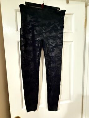SPANX Black Subtle Camo High-Waist Leggings